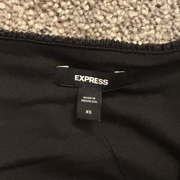 Express Women's Long Sleeve Surplice Top Size XS Black Pleated V-Neck NWT $58 - Picture 10 of 16